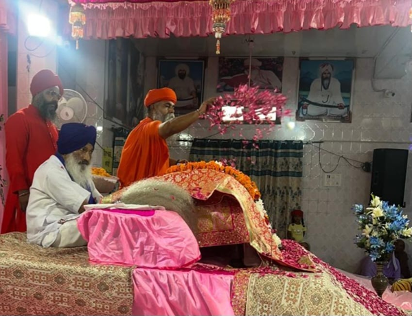 संत बाबा मक्खन सिंह जी एवं संत बाबा बलवीर सिंह शास्त्री जी के कुशल नेतृत्व में निर्मल कुटिया टूटोमजारा में गुरु पुण्या दिवस श्रद्धा एवं उत्साह के साथ मनाया गया।